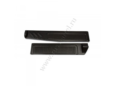 Накладка на металлический порог (задн.левая)-1шт для Toyota Hilux 2011-2013; 2013-2015 от РУССКАЯ АРТЕЛЬ Накладка на металлический порог (задн.левая)-1шт для Toyota Hilux 2011-2013; 2013-2015